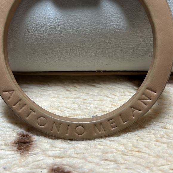 Antonio Melani Ladies off-white purse by Good condition. Nice - Picture 4 of 10